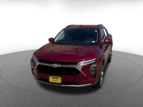 Used 2025 Chevrolet Trax LT FWD image 10