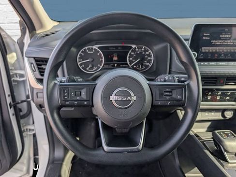 Used 2024 Nissan Rogue S image 11