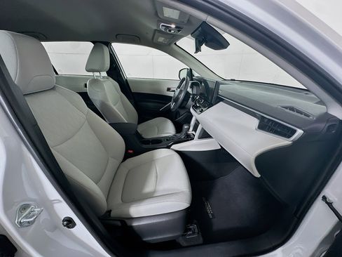 Used 2024 Toyota Corolla Cross LE image 32