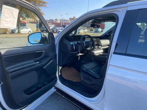 New 2025 Ford Expedition Platinum w/ Stealth Performance Package image 10
