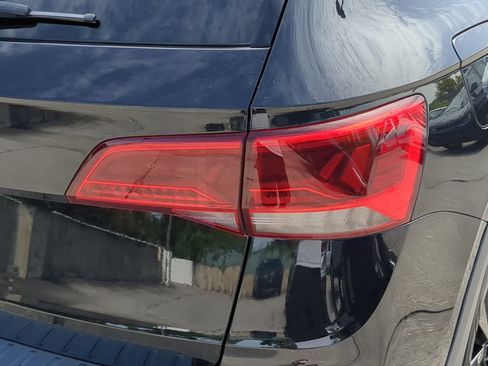 Certified 2023 Volkswagen Taos SE w/ Panoramic Sunroof Package FWD image 9