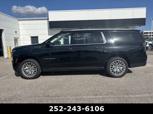 Used 2025 Chevrolet Suburban High Country image 4