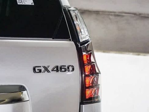 Used 2023 Lexus GX 460 Premium w/ Accessory Package image 11