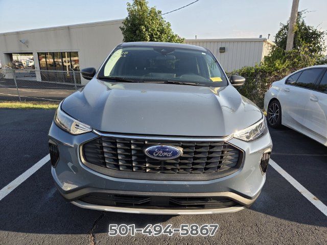 Used 2024 Ford Escape Active w/ Tech Pack #1 FWD image 2