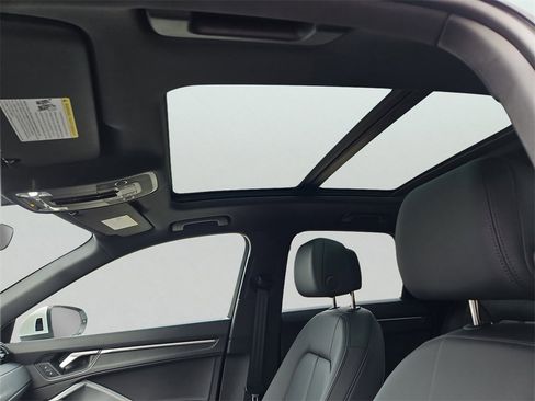 Certified 2025 Audi Q3 2.0T Premium w/ Convenience Package image 16