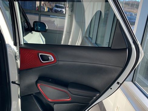 Used 2025 Kia Soul GT-Line image 19