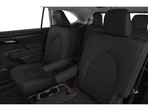 Used 2020 Toyota Highlander XLE FWD image 13