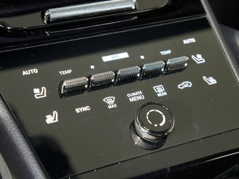 Certified 2024 Porsche Cayenne AWD/4WD image 36