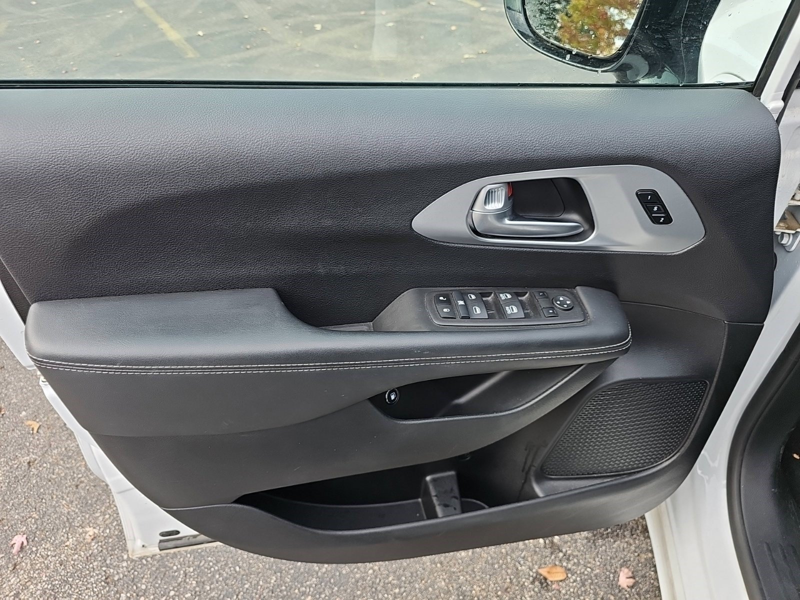 Used 2024 Chrysler Pacifica Limited FWD image 19