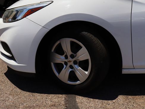 Used 2018 Chevrolet Cruze LS FWD image 5