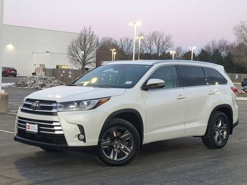 Certified 2018 Toyota Highlander Limited Platinum image 2