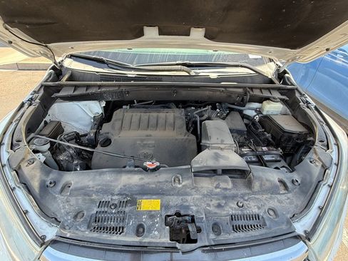Used 2016 Toyota Highlander Plus FWD image 13