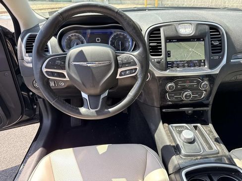 Used 2021 Chrysler 300 Touring L RWD image 10