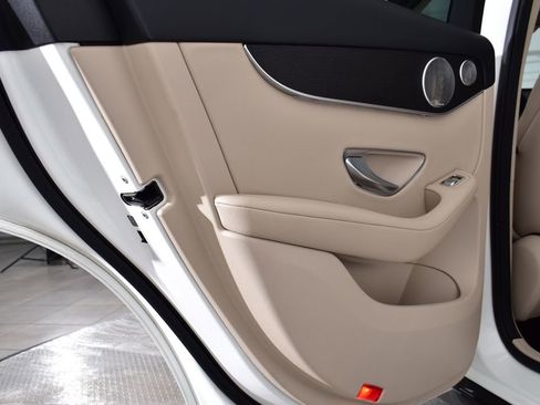 Used 2020 Mercedes-Benz GLC 300 4MATIC image 16