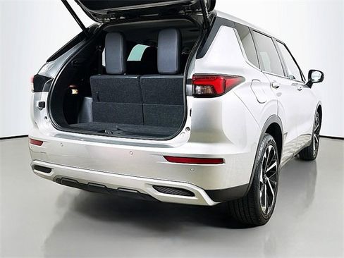Used 2023 Mitsubishi Outlander SE image 23