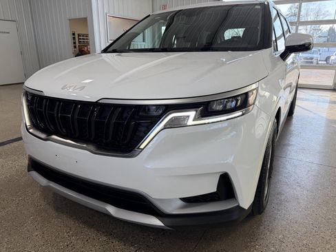 Used 2023 Kia Carnival LX image 5