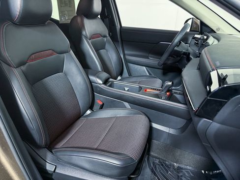 Certified 2025 Nissan Kicks SR AWD/4WD image 15