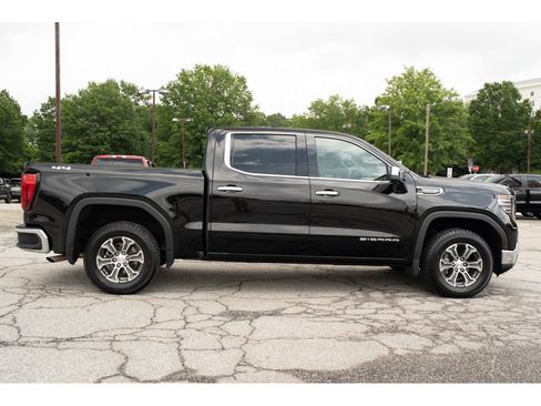 Used 2025 GMC Sierra 1500 SLT AWD/4WD image 9