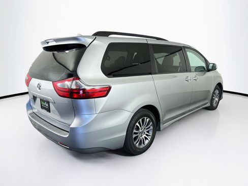 Used 2020 Toyota Sienna XLE FWD image 9