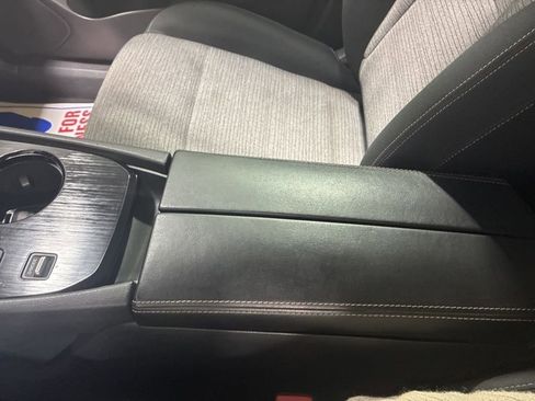 Used 2023 Nissan Rogue SV image 18