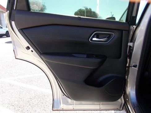 Used 2023 Nissan Rogue Platinum w/ Platinum Premium Package image 11