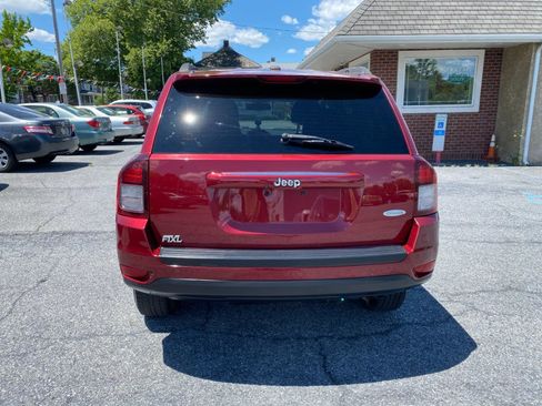 Used 2017 Jeep Compass Latitude FWD image 4