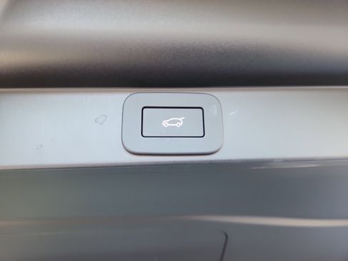 New 2025 Land Rover Range Rover SE image 14