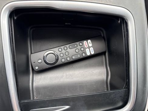 Used 2024 Chrysler Pacifica Touring-L w/ Uconnect Theater Family Group FWD image 23