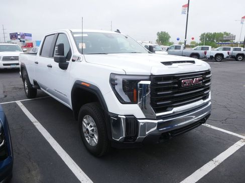 Used 2024 GMC Sierra 2500 Pro AWD/4WD image 5
