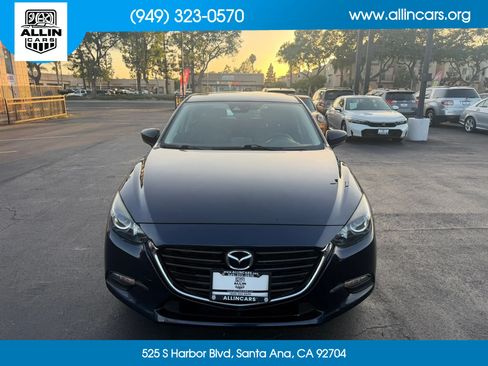 Used 2018 MAZDA MAZDA3 Touring FWD image 2