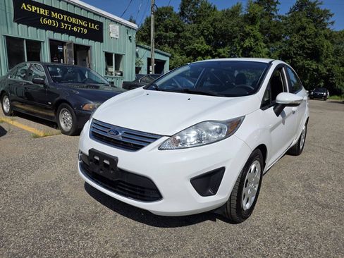 Used 2013 Ford Fiesta SE w/ Super Fuel Economy Pkg FWD image 7
