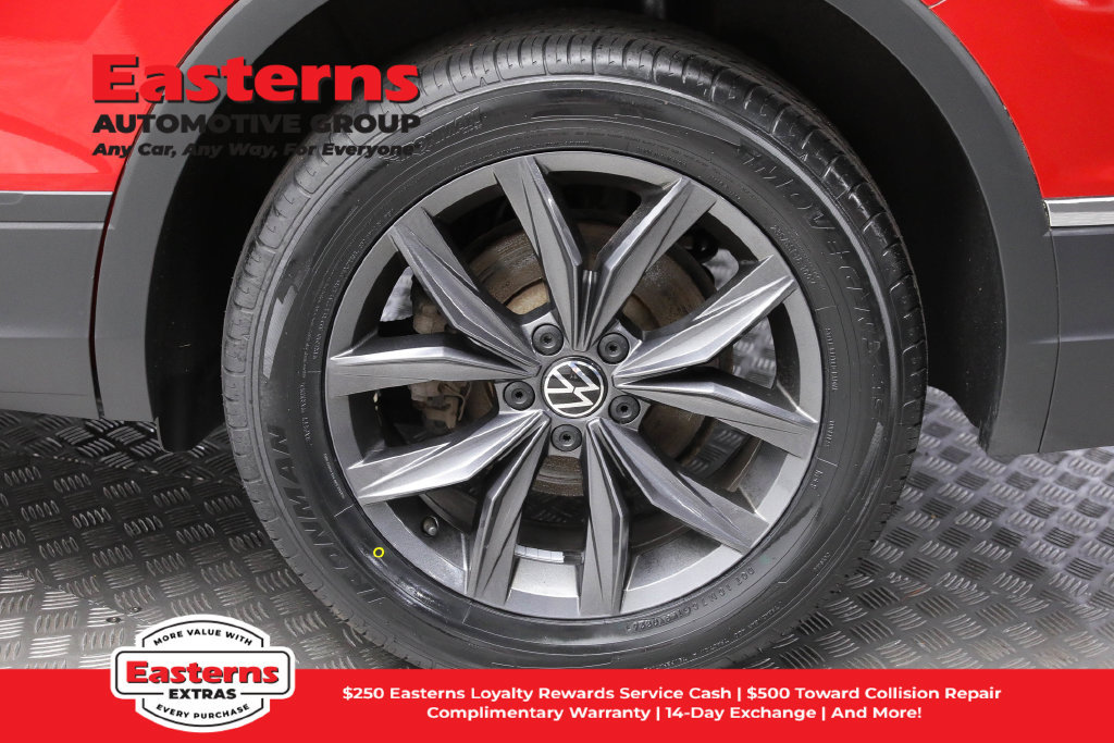 Used 2023 Volkswagen Tiguan SE AWD/4WD image 9