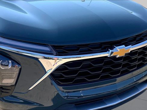 Used 2026 Chevrolet Trax LT w/ Sunroof Package FWD image 27