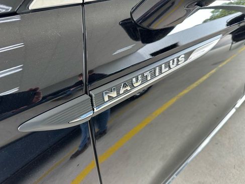 Used 2022 Lincoln Nautilus Reserve w/ Equipment Group 202A image 5