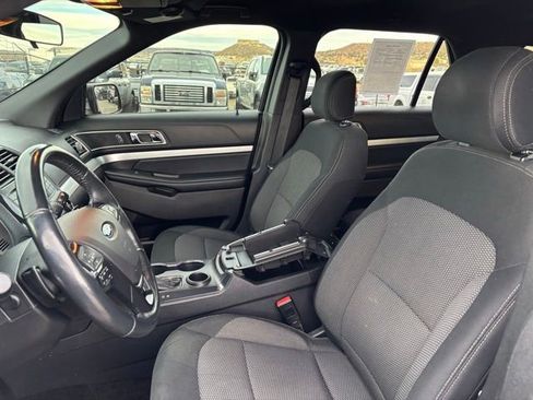 Used 2017 Ford Explorer XLT image 11