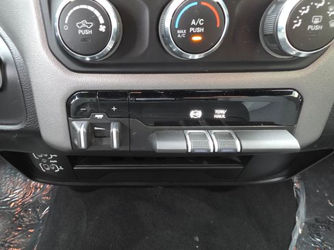 Used 2024 RAM 2500 Big Horn AWD/4WD image 13