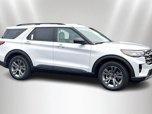 New 2026 Ford Explorer Active image 2