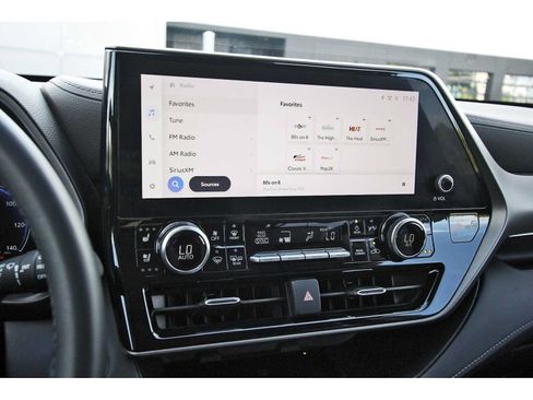 Used 2023 Toyota Highlander Limited FWD image 24