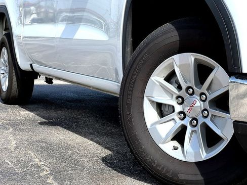 Used 2024 GMC Sierra 1500 SLE image 2