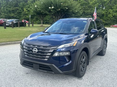 Used 2026 Nissan Rogue SV FWD image 2