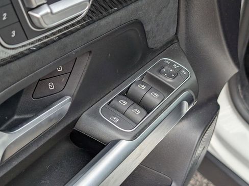 Used 2021 Mercedes-Benz GLB 250 4MATIC image 17