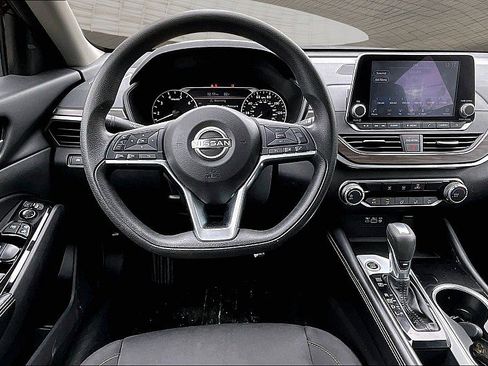 Used 2023 Nissan Altima 2.5 SV FWD image 4