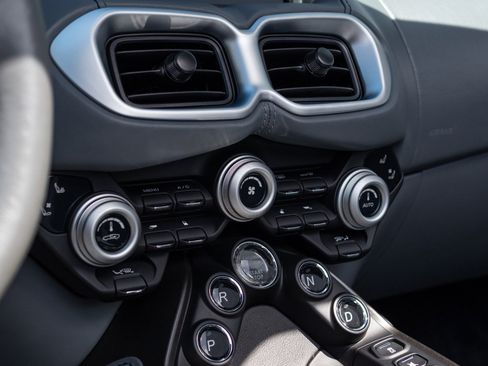 Used 2021 Aston Martin V8 Vantage image 36