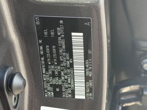 Used 2025 Toyota Highlander LE image 20