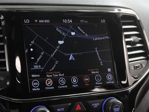 Used 2021 Jeep Grand Cherokee Laredo X AWD/4WD image 12