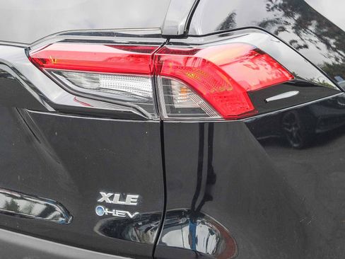 Used 2025 Toyota RAV4 XLE image 10
