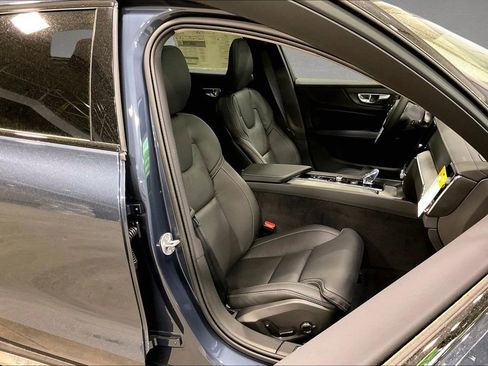 New 2026 Volvo V60 B5 Cross Country Ultra w/ Protection Package Premier AWD/4WD image 11