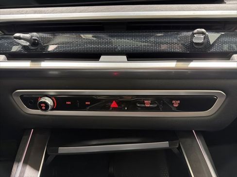 Used 2024 BMW X7 xDrive40i image 40