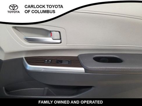 Used 2024 Toyota Sienna XLE FWD image 21