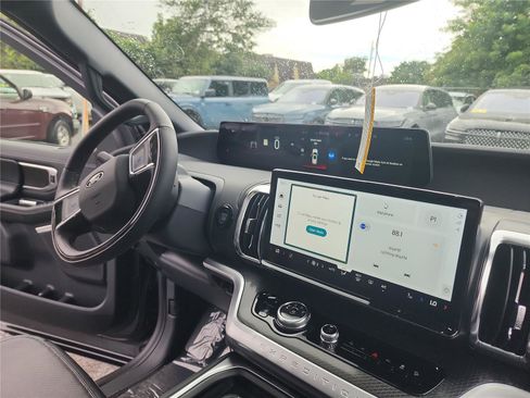 New 2025 Ford Expedition Max Platinum w/ Stealth Performance Package image 31